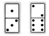 To dominobrikker. Til venstre står en prikk øverst og tre nederst. Til høyre står to prikker øverst og seks nederst. 